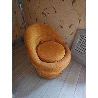 Пуф-кресло, ткань оранжевая, с нищей внутри, диаметр 60см, в68/44см, бу